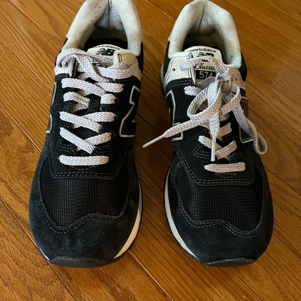 Men’s New Balance 574 Black Gray Sneakers Size 7.5 Good Condition